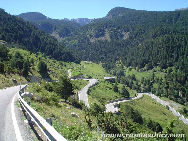 Vista de las herraduras de Els Cortals