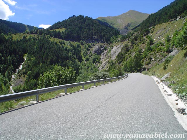 Primera curva de herradura pasado Arinsal