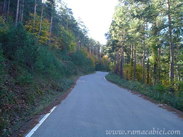 Ascensin tranquila por una perfecta carretera