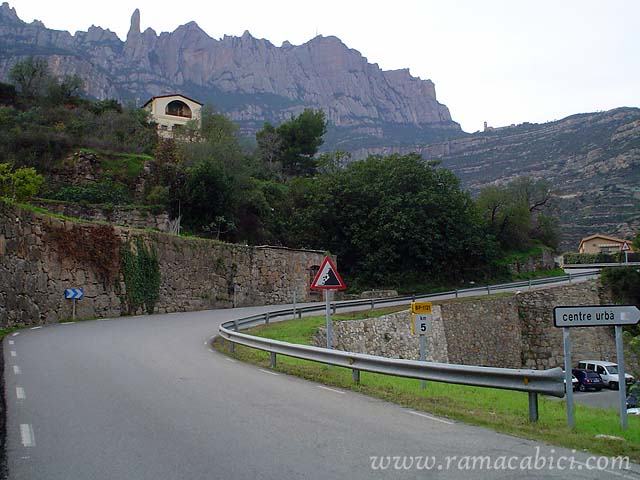 Primeros metros con Montserrat al fondo