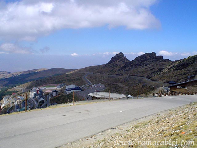 Vista desde el albergue de los ltimos kilmetros de subida